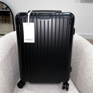 Rimowa Essential Cabin